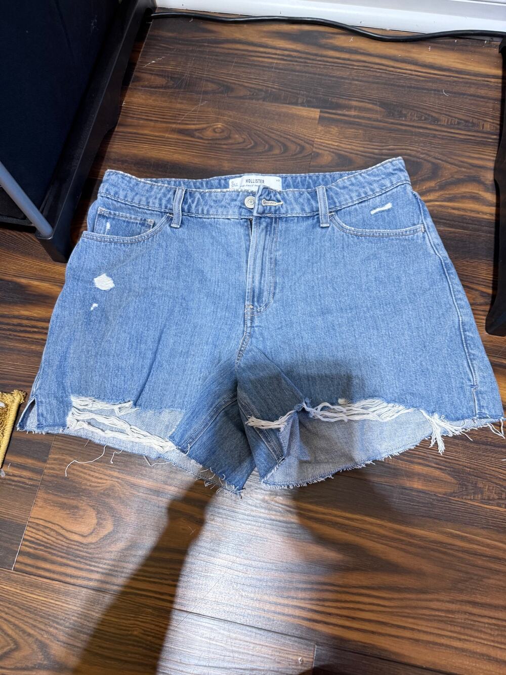 Hollister High-Rise 5” Relaxed Denim Distressed Shorts Size 12/31